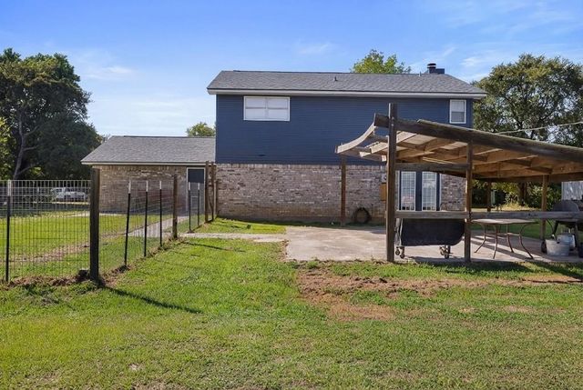 2098 Cedar Creek Road, Hearne, TX 77859