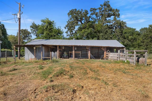 2098 Cedar Creek Road, Hearne, TX 77859