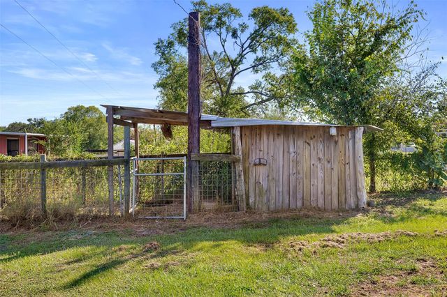 2098 Cedar Creek Road, Hearne, TX 77859