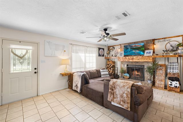 2098 Cedar Creek Road, Hearne, TX 77859