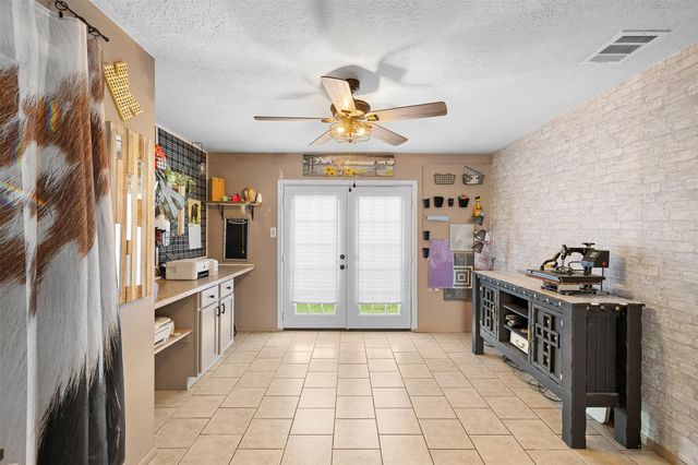 2098 Cedar Creek Road, Hearne, TX 77859