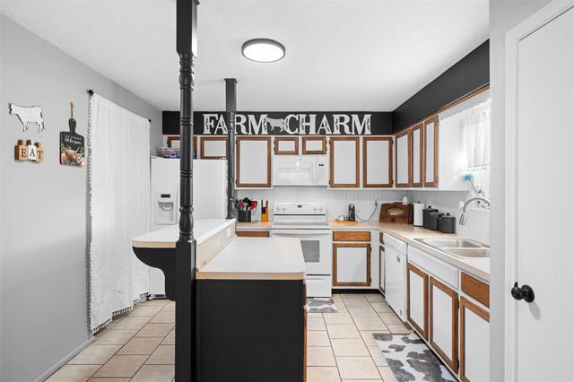 2098 Cedar Creek Road, Hearne, TX 77859