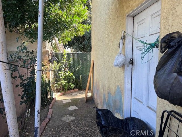 8954 S Gate, South Gate, CA 90280