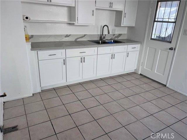 8954 S Gate, South Gate, CA 90280