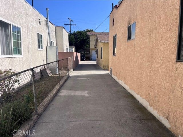 8954 S Gate, South Gate, CA 90280