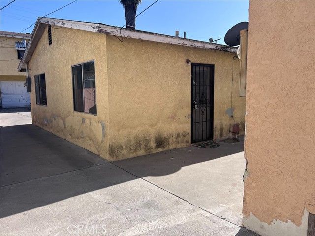 8954 S Gate, South Gate, CA 90280