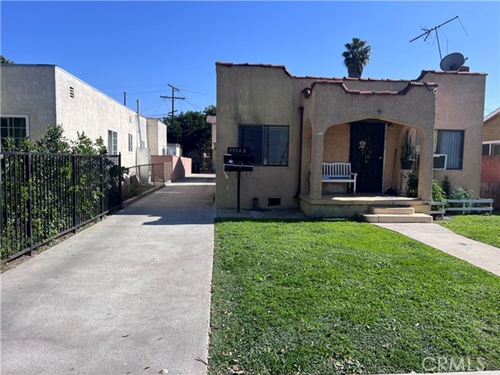 8954 S Gate, South Gate, CA 90280