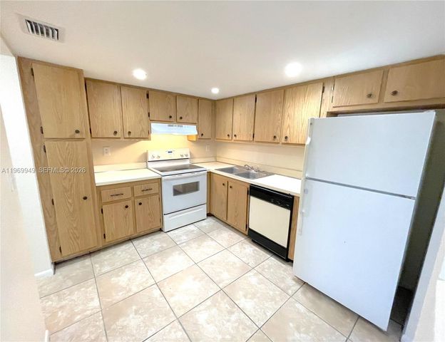 704 SE 2nd Ave 448, Deerfield Beach, FL 33441