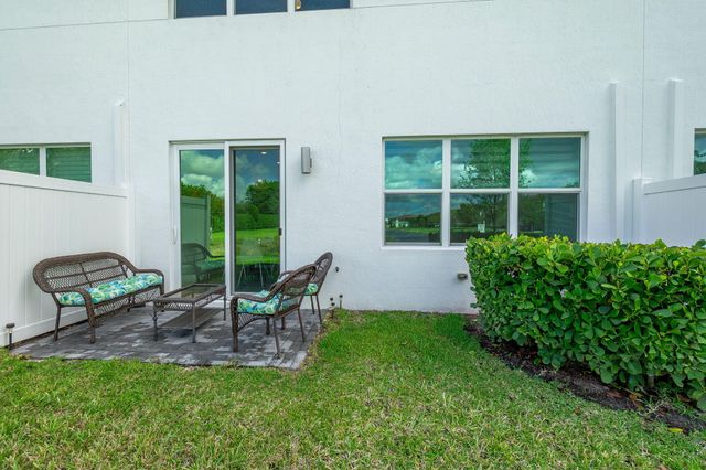 5002 Navali Drive, Lake Worth, FL 33467