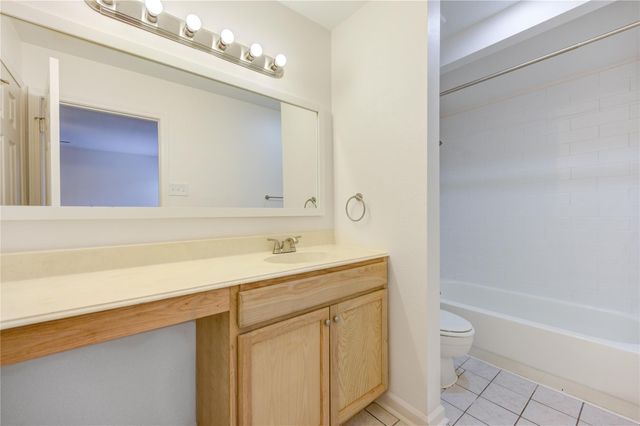 1920 Augusta Drive 5, Houston, TX 77057