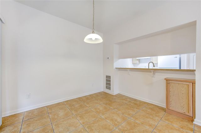 1920 Augusta Drive 5, Houston, TX 77057