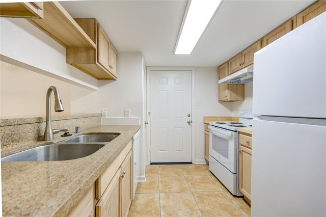 1920 Augusta Drive 5, Houston, TX 77057