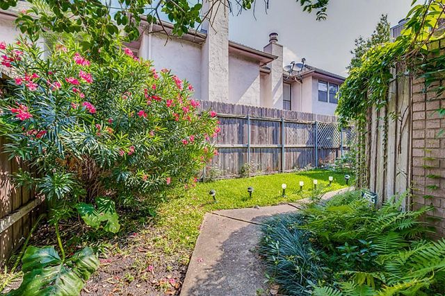 1920 Augusta Drive 5, Houston, TX 77057
