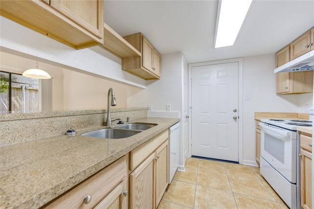 1920 Augusta Drive 5, Houston, TX 77057