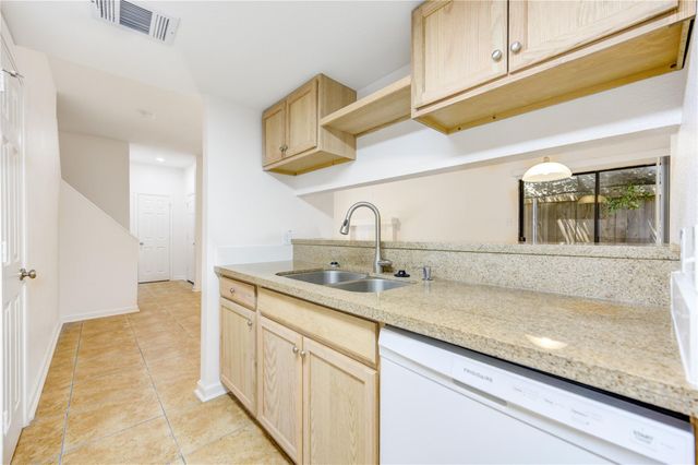 1920 Augusta Drive 5, Houston, TX 77057