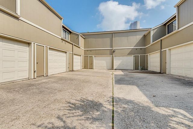 1920 Augusta Drive 5, Houston, TX 77057