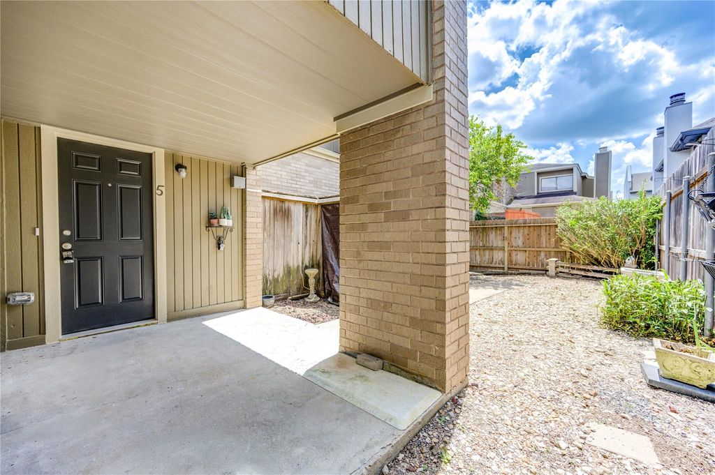 1920 Augusta Drive 5, Houston, TX 77057