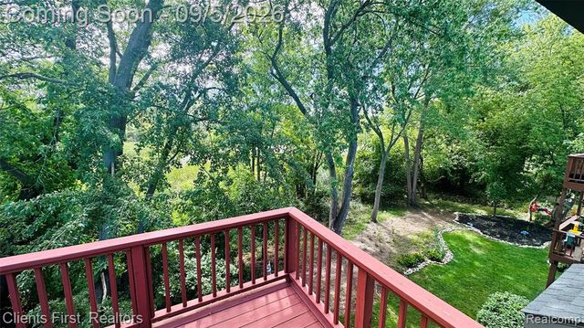 597 Winwood Circle, Walled Lake, MI 48390