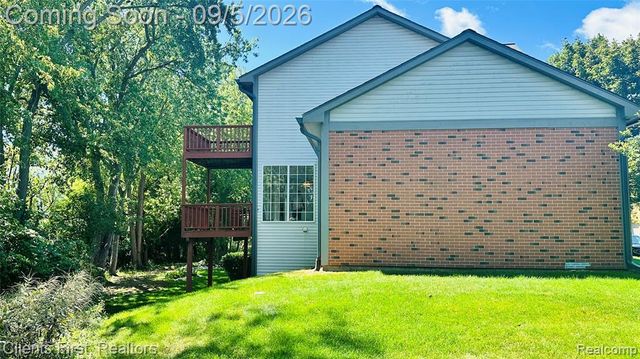 597 Winwood Circle, Walled Lake, MI 48390