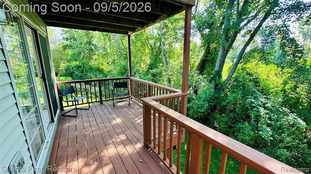 597 Winwood Circle, Walled Lake, MI 48390