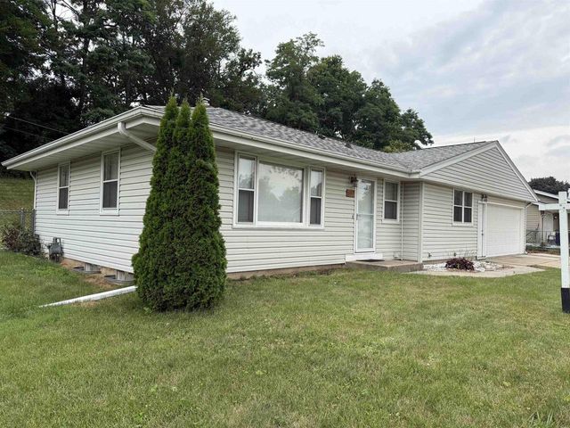 1117 N Grant Avenue, Janesville, WI 53548