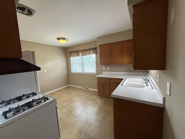 1117 N Grant Avenue, Janesville, WI 53548