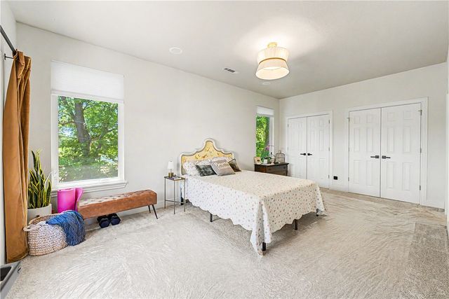 2819 N Prince William Drive, Fayetteville, AR 72703