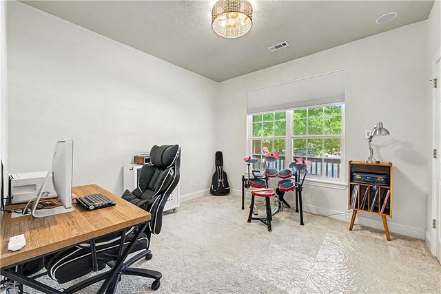 2819 N Prince William Drive, Fayetteville, AR 72703