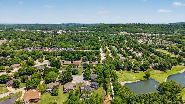 2819 N Prince William Drive, Fayetteville, AR 72703
