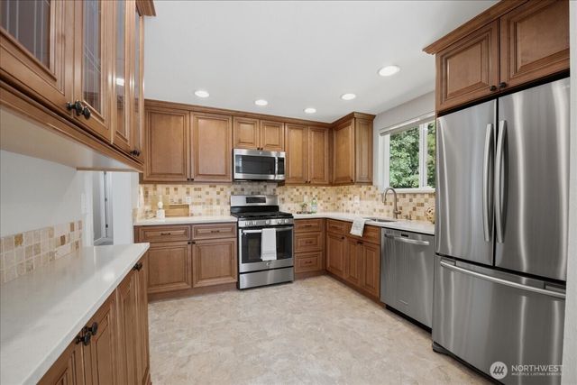 19310 37th Avenue NE, Lake Forest Park, WA 98155