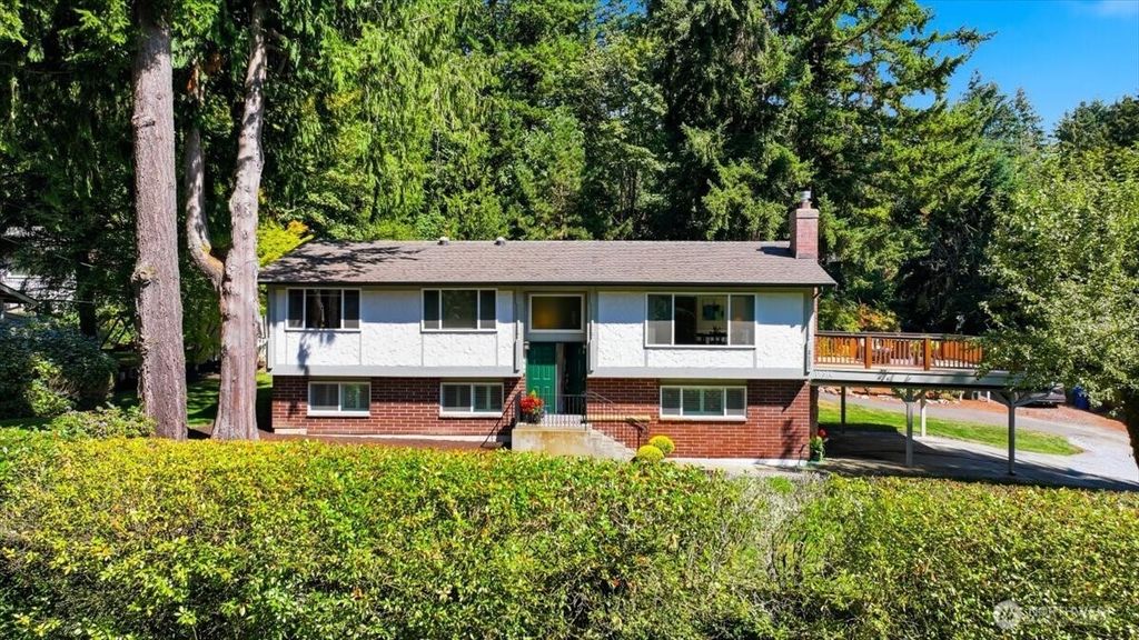 19310 37th Avenue NE, Lake Forest Park, WA 98155