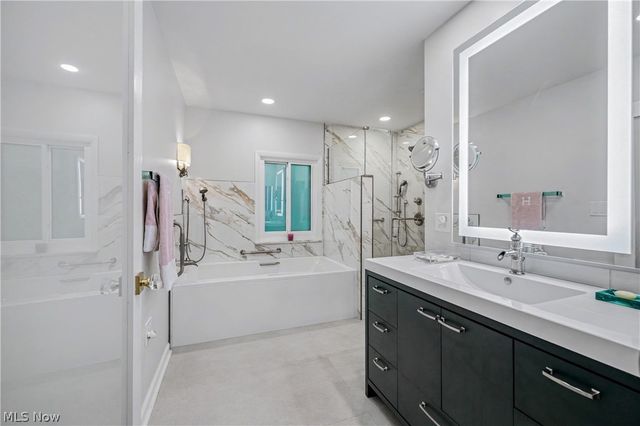 3300 Green Road, Beachwood, OH 44122