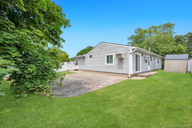 3 Megan Court, Bellport, NY 11713