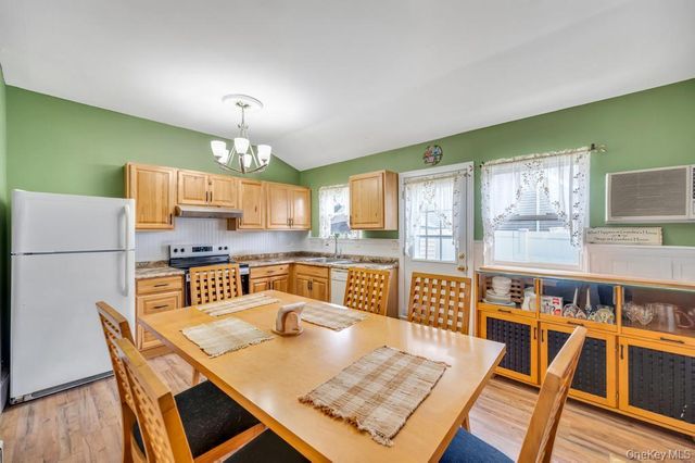 3 Megan Court, Bellport, NY 11713