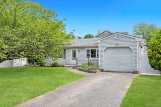 3 Megan Court, Bellport, NY 11713