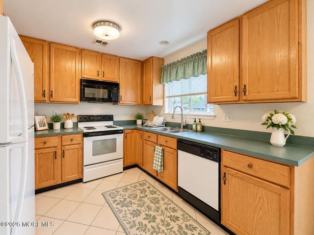 120C Ironwood Plaza, Monroe, NJ 08831