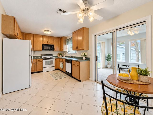 120C Ironwood Plaza, Monroe, NJ 08831