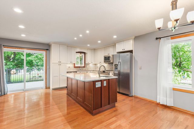8209 Sharon Drive, Urbandale, IA 50322