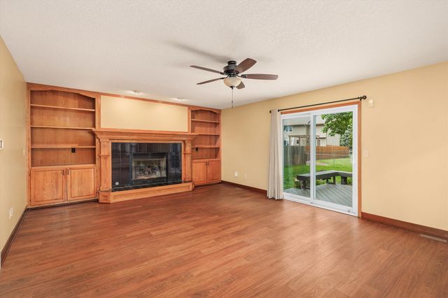 8209 Sharon Drive, Urbandale, IA 50322