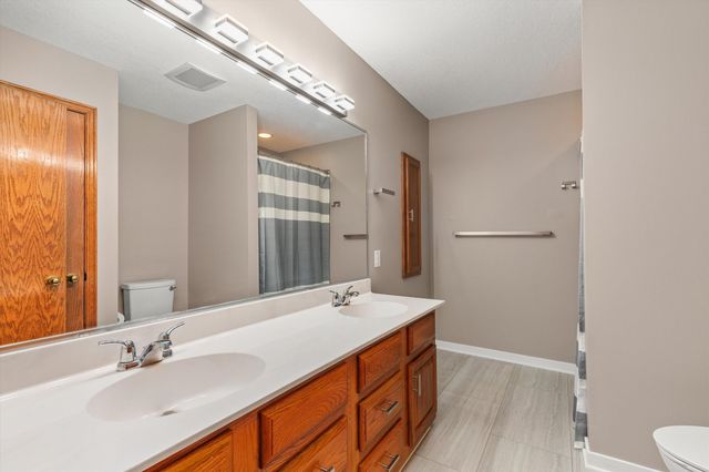 8209 Sharon Drive, Urbandale, IA 50322