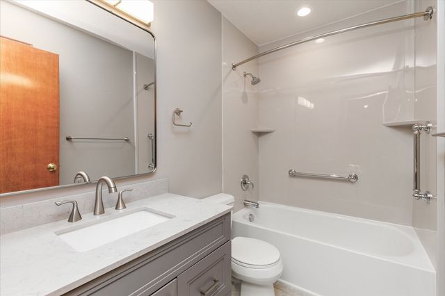 8209 Sharon Drive, Urbandale, IA 50322