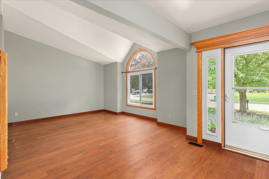 8209 Sharon Drive, Urbandale, IA 50322