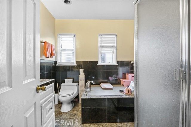 1921 Chariton Street, Los Angeles, CA 90034