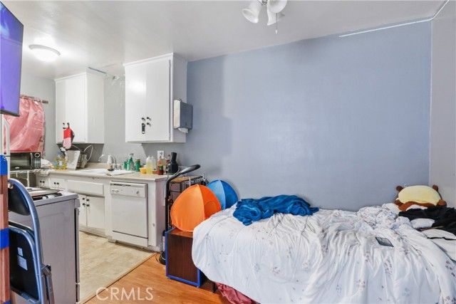 1921 Chariton Street, Los Angeles, CA 90034