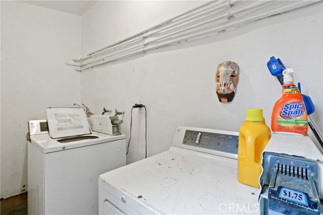 1921 Chariton Street, Los Angeles, CA 90034