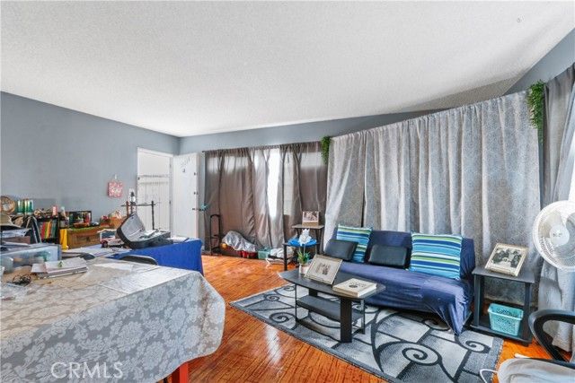 1921 Chariton Street, Los Angeles, CA 90034