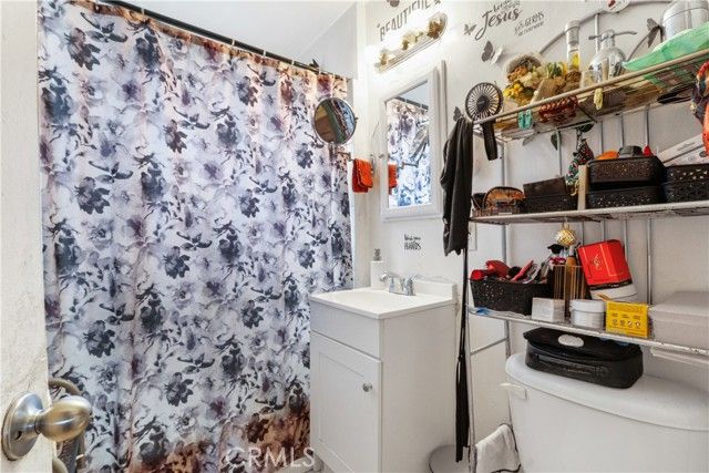 1921 Chariton Street, Los Angeles, CA 90034