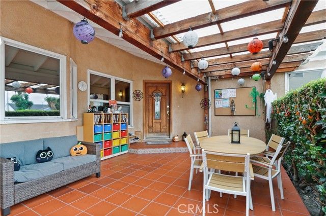 1921 Chariton Street, Los Angeles, CA 90034