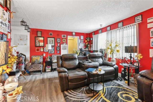 1921 Chariton Street, Los Angeles, CA 90034