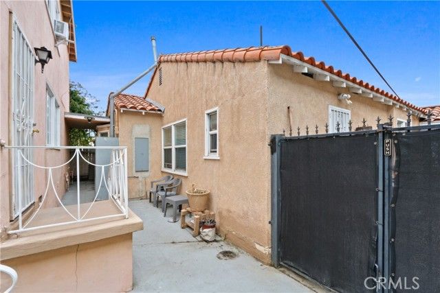 1921 Chariton Street, Los Angeles, CA 90034